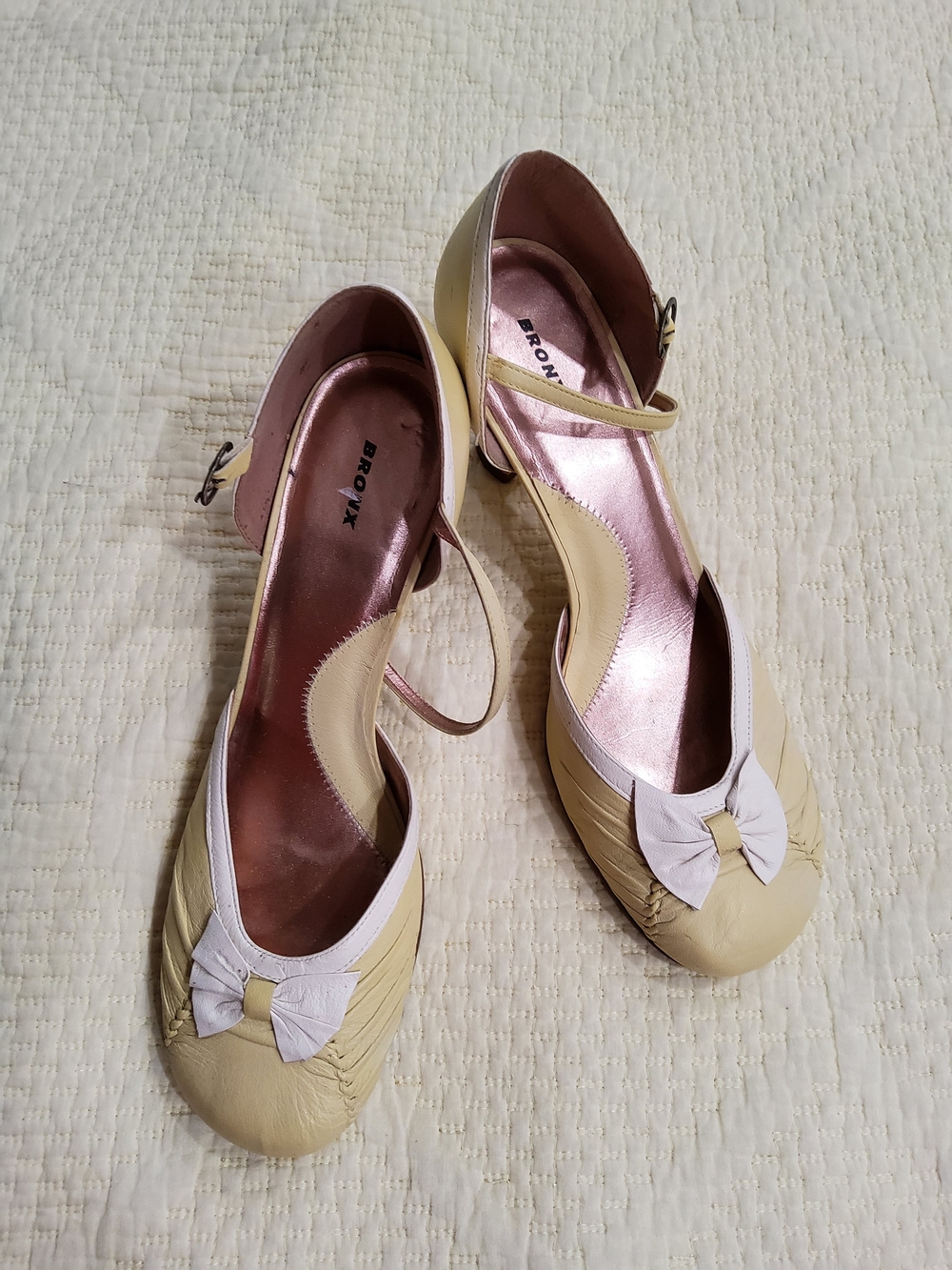 Bronx Anthropologie Dolly Cream Ankle-Strap Bow Pumps Size 41